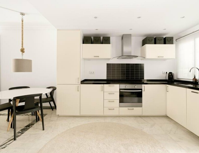 FOR SALE 🏡 South-Facing Ground-Floor Apartment with One of the Largest Terraces in the Complex – Nueva Andalucía, Marbella 🇪🇸