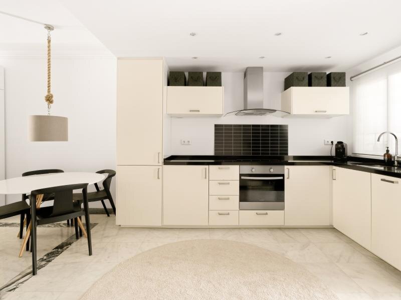 FOR SALE 🏡 South-Facing Ground-Floor Apartment with One of the Largest Terraces in the Complex – Nueva Andalucía, Marbella 🇪🇸