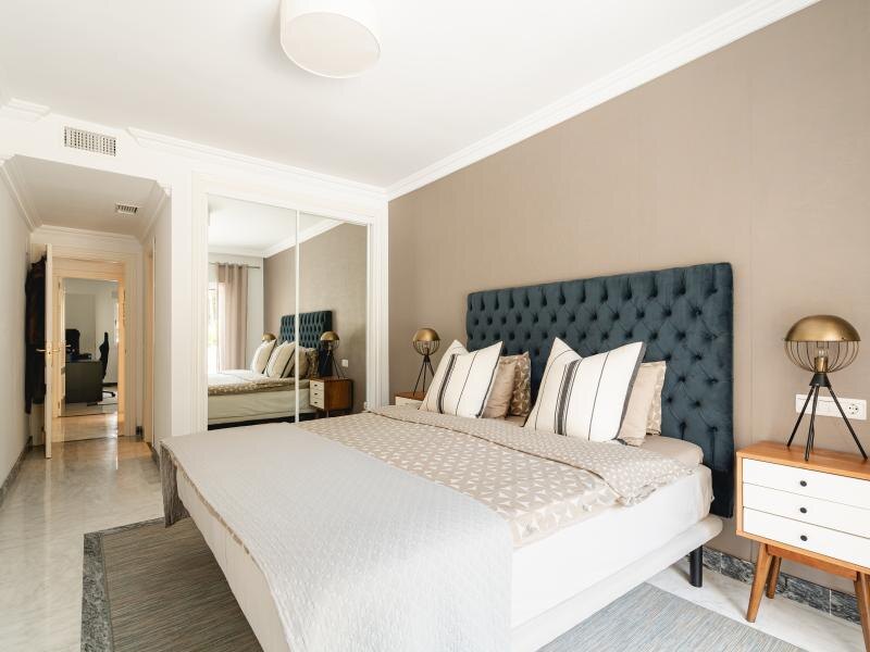 FOR SALE 🏡 South-Facing Ground-Floor Apartment with One of the Largest Terraces in the Complex – Nueva Andalucía, Marbella 🇪🇸