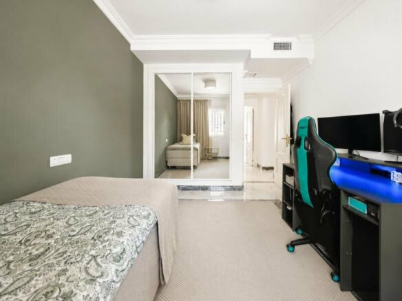 FOR SALE 🏡 South-Facing Ground-Floor Apartment with One of the Largest Terraces in the Complex – Nueva Andalucía, Marbella 🇪🇸