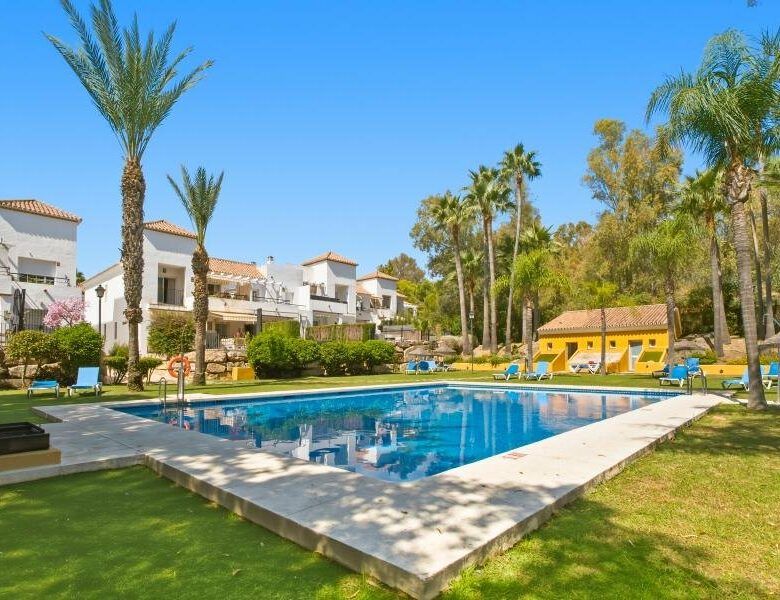 FOR SALE 🏡 South-Facing Ground-Floor Apartment with One of the Largest Terraces in the Complex – Nueva Andalucía, Marbella 🇪🇸