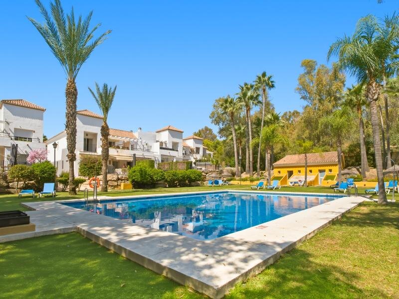 FOR SALE 🏡 South-Facing Ground-Floor Apartment with One of the Largest Terraces in the Complex – Nueva Andalucía, Marbella 🇪🇸