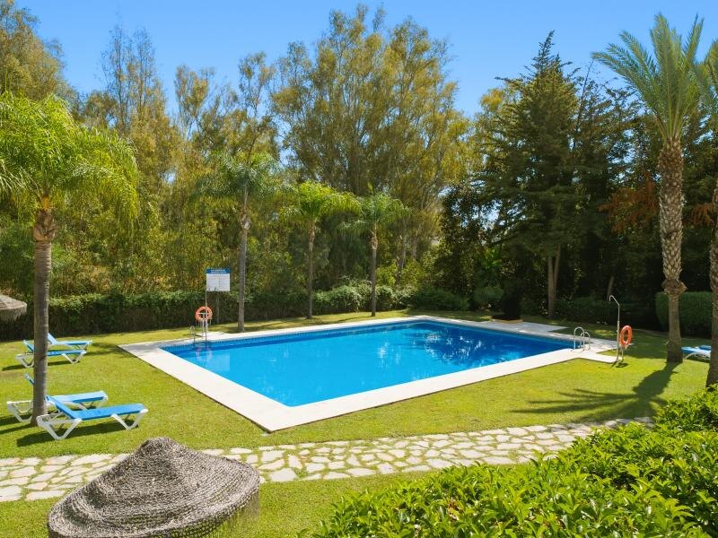 FOR SALE 🏡 South-Facing Ground-Floor Apartment with One of the Largest Terraces in the Complex – Nueva Andalucía, Marbella 🇪🇸