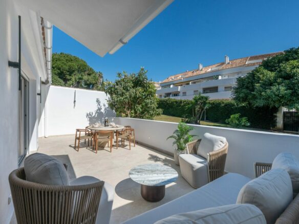 FOR SALE 🏡 Renovated 3 Bedroom Ground Floor Apartment with Private Terrace – Agrupadas, Nueva Andalucía, Marbella 🇪🇸