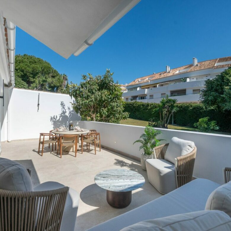 FOR SALE 🏡 Renovated 3 Bedroom Ground Floor Apartment with Private Terrace – Agrupadas, Nueva Andalucía, Marbella 🇪🇸
