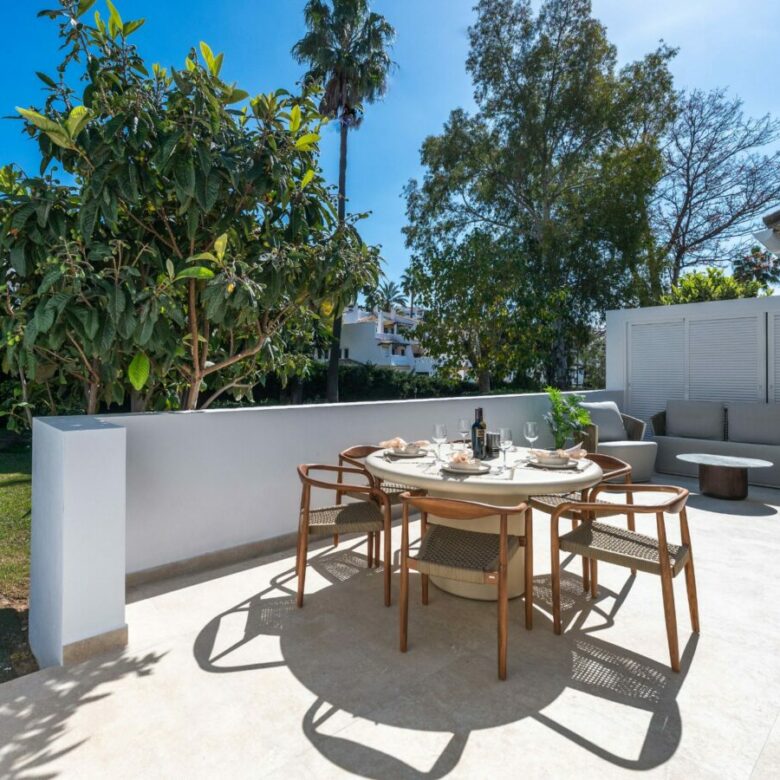 FOR SALE 🏡 Renovated 3 Bedroom Ground Floor Apartment with Private Terrace – Agrupadas, Nueva Andalucía, Marbella 🇪🇸