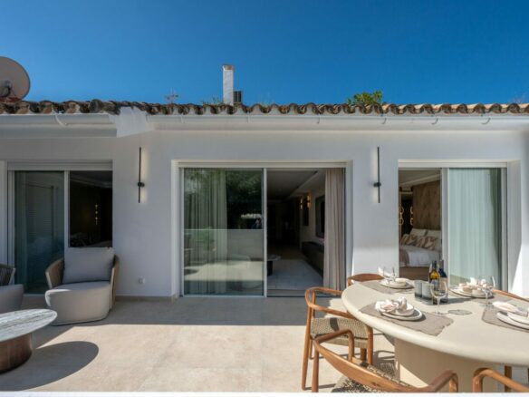 FOR SALE 🏡 Renovated 3 Bedroom Ground Floor Apartment with Private Terrace – Agrupadas, Nueva Andalucía, Marbella 🇪🇸