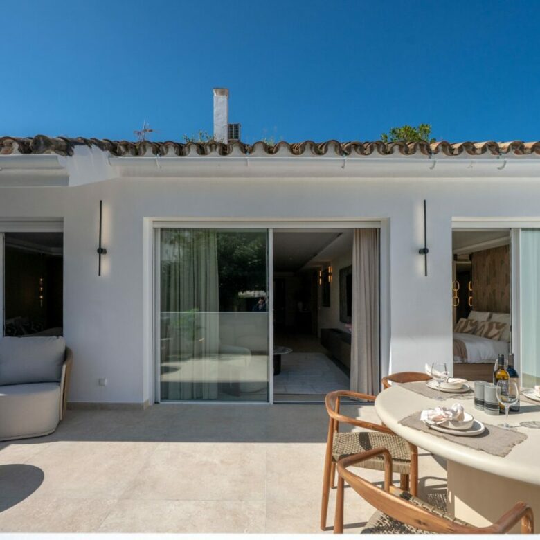FOR SALE 🏡 Renovated 3 Bedroom Ground Floor Apartment with Private Terrace – Agrupadas, Nueva Andalucía, Marbella 🇪🇸