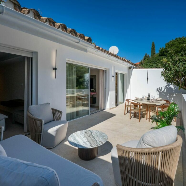 FOR SALE 🏡 Renovated 3 Bedroom Ground Floor Apartment with Private Terrace – Agrupadas, Nueva Andalucía, Marbella 🇪🇸