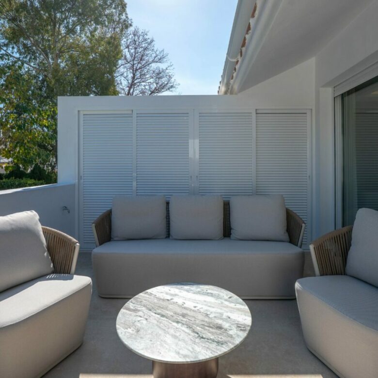 FOR SALE 🏡 Renovated 3 Bedroom Ground Floor Apartment with Private Terrace – Agrupadas, Nueva Andalucía, Marbella 🇪🇸