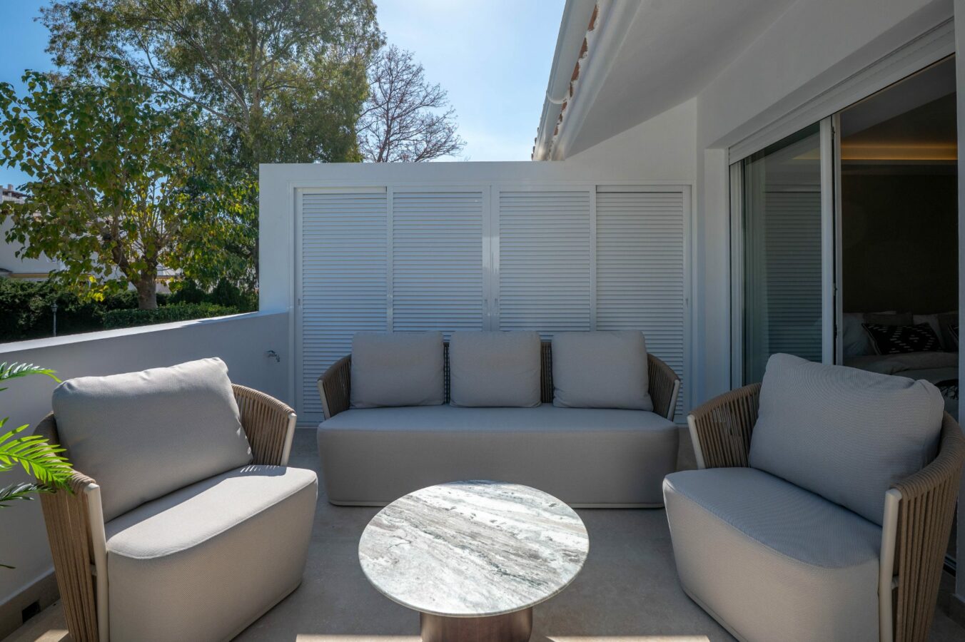FOR SALE 🏡 Renovated 3 Bedroom Ground Floor Apartment with Private Terrace – Agrupadas, Nueva Andalucía, Marbella 🇪🇸