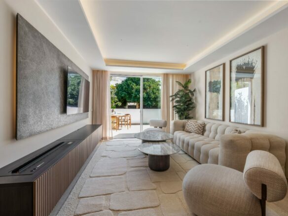 FOR SALE 🏡 Renovated 3 Bedroom Ground Floor Apartment with Private Terrace – Agrupadas, Nueva Andalucía, Marbella 🇪🇸