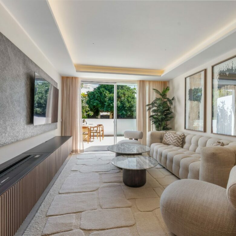 FOR SALE 🏡 Renovated 3 Bedroom Ground Floor Apartment with Private Terrace – Agrupadas, Nueva Andalucía, Marbella 🇪🇸