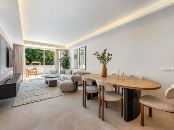 FOR SALE 🏡 Renovated 3 Bedroom Ground Floor Apartment with Private Terrace – Agrupadas, Nueva Andalucía, Marbella 🇪🇸