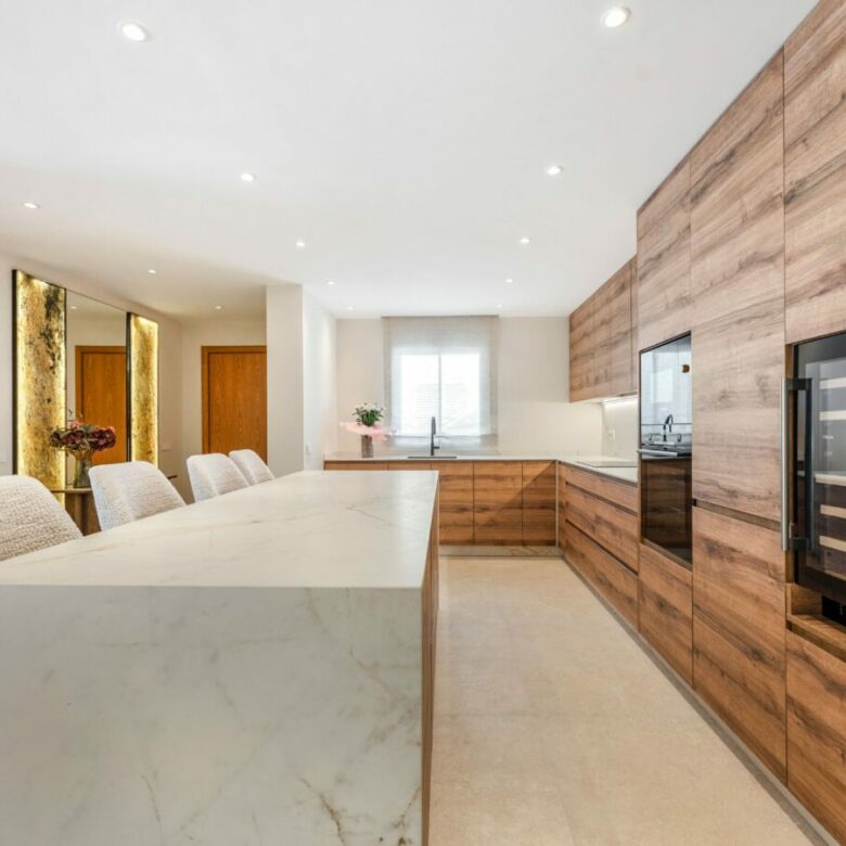 FOR SALE 🏡 Renovated 3 Bedroom Ground Floor Apartment with Private Terrace – Agrupadas, Nueva Andalucía, Marbella 🇪🇸
