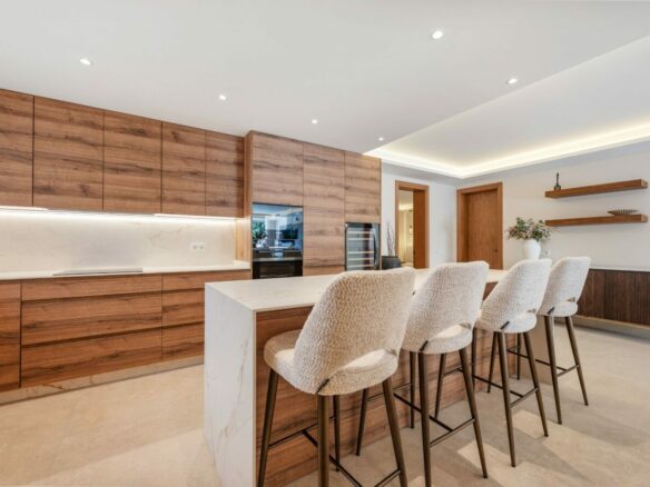 FOR SALE 🏡 Renovated 3 Bedroom Ground Floor Apartment with Private Terrace – Agrupadas, Nueva Andalucía, Marbella 🇪🇸