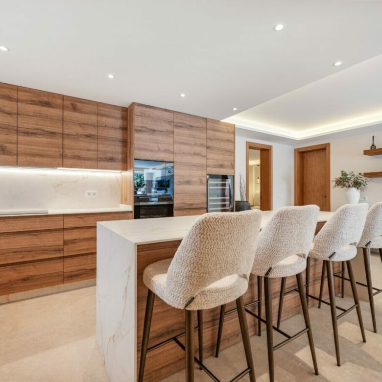 FOR SALE 🏡 Renovated 3 Bedroom Ground Floor Apartment with Private Terrace – Agrupadas, Nueva Andalucía, Marbella 🇪🇸