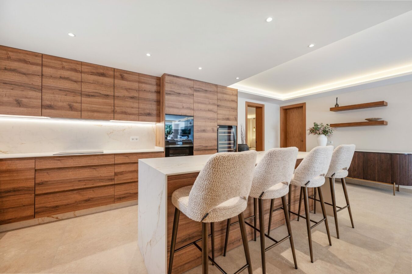 FOR SALE 🏡 Renovated 3 Bedroom Ground Floor Apartment with Private Terrace – Agrupadas, Nueva Andalucía, Marbella 🇪🇸