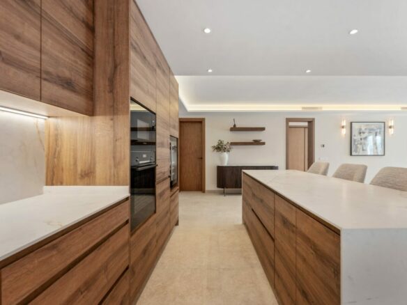 FOR SALE 🏡 Renovated 3 Bedroom Ground Floor Apartment with Private Terrace – Agrupadas, Nueva Andalucía, Marbella 🇪🇸