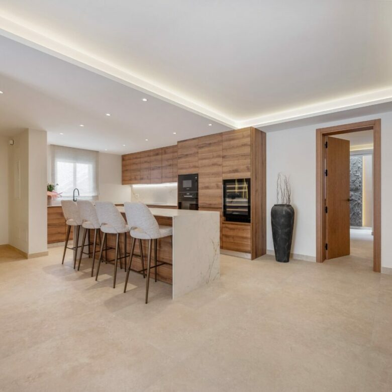 FOR SALE 🏡 Renovated 3 Bedroom Ground Floor Apartment with Private Terrace – Agrupadas, Nueva Andalucía, Marbella 🇪🇸