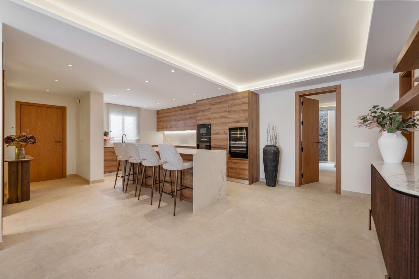 FOR SALE 🏡 Renovated 3 Bedroom Ground Floor Apartment with Private Terrace – Agrupadas, Nueva Andalucía, Marbella 🇪🇸