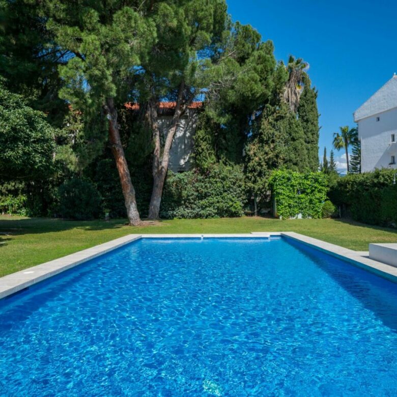FOR SALE 🏡 Renovated 3 Bedroom Ground Floor Apartment with Private Terrace – Agrupadas, Nueva Andalucía, Marbella 🇪🇸