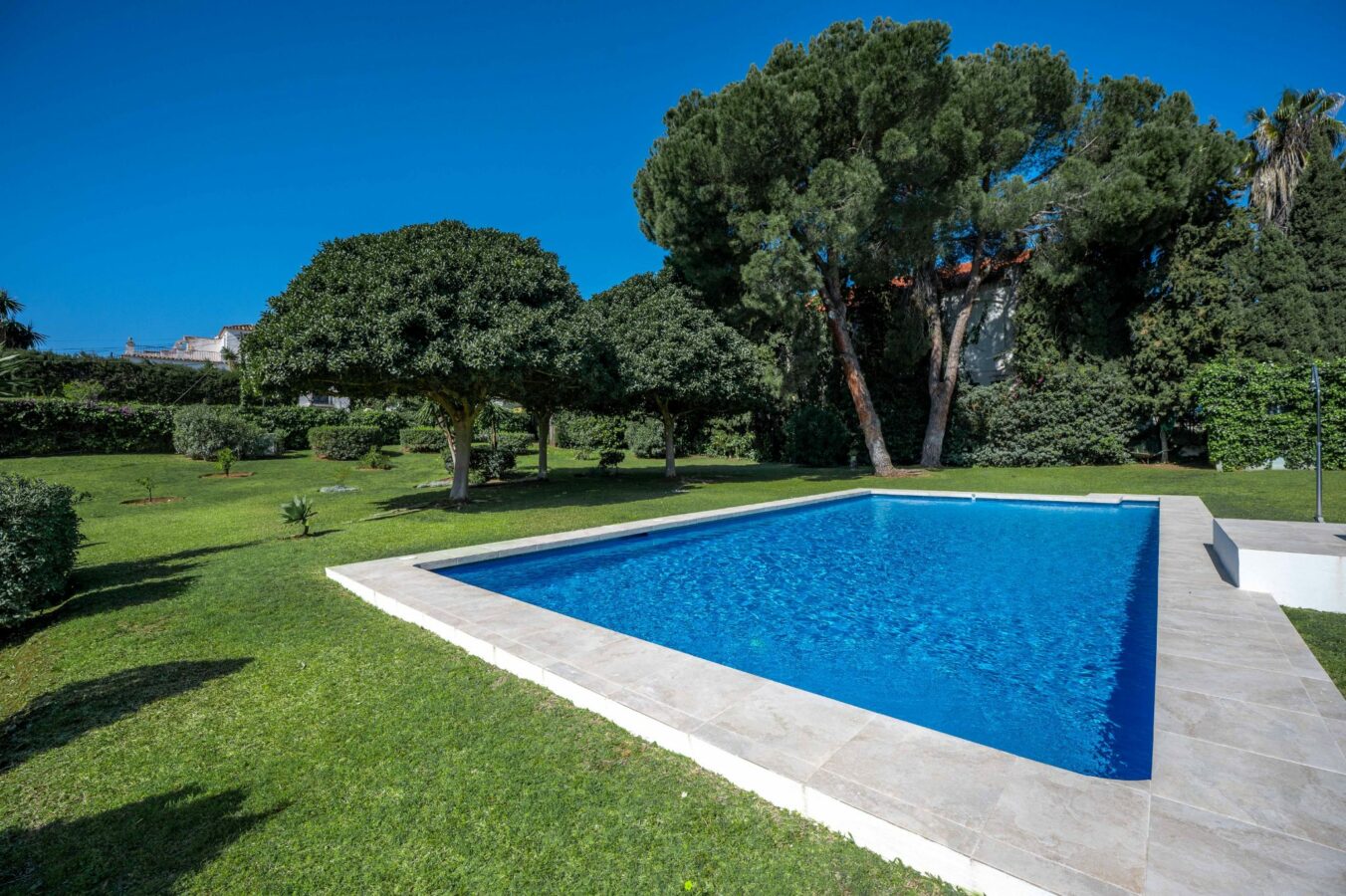 FOR SALE 🏡 Renovated 3 Bedroom Ground Floor Apartment with Private Terrace – Agrupadas, Nueva Andalucía, Marbella 🇪🇸