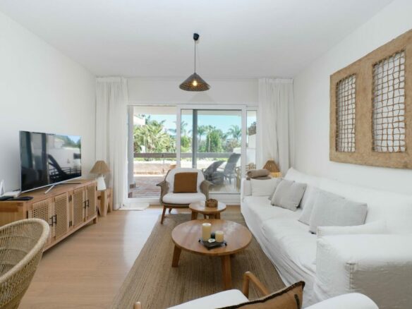 FOR SALE 🏡 South-Facing Ground-Floor Apartment with Garden and Pool Views – Valle del Golf, Nueva Andalucía 🇪🇸