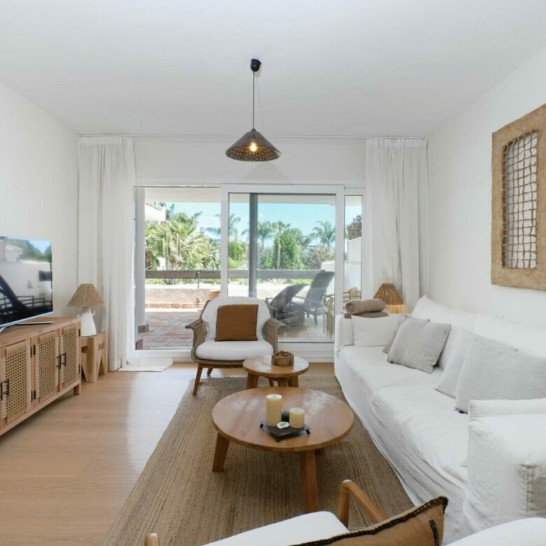 FOR SALE 🏡 South-Facing Ground-Floor Apartment with Garden and Pool Views – Valle del Golf, Nueva Andalucía 🇪🇸