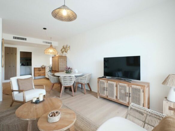 FOR SALE 🏡 South-Facing Ground-Floor Apartment with Garden and Pool Views – Valle del Golf, Nueva Andalucía 🇪🇸