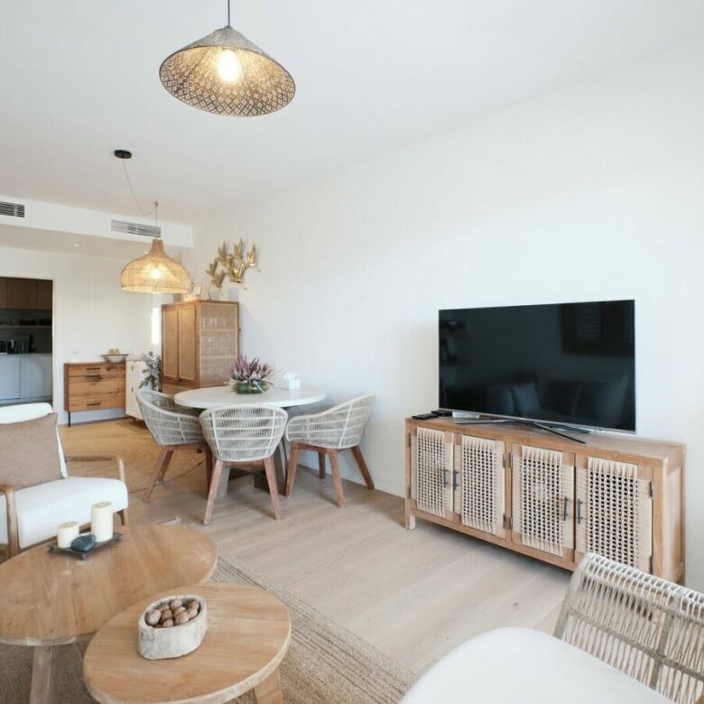 FOR SALE 🏡 South-Facing Ground-Floor Apartment with Garden and Pool Views – Valle del Golf, Nueva Andalucía 🇪🇸