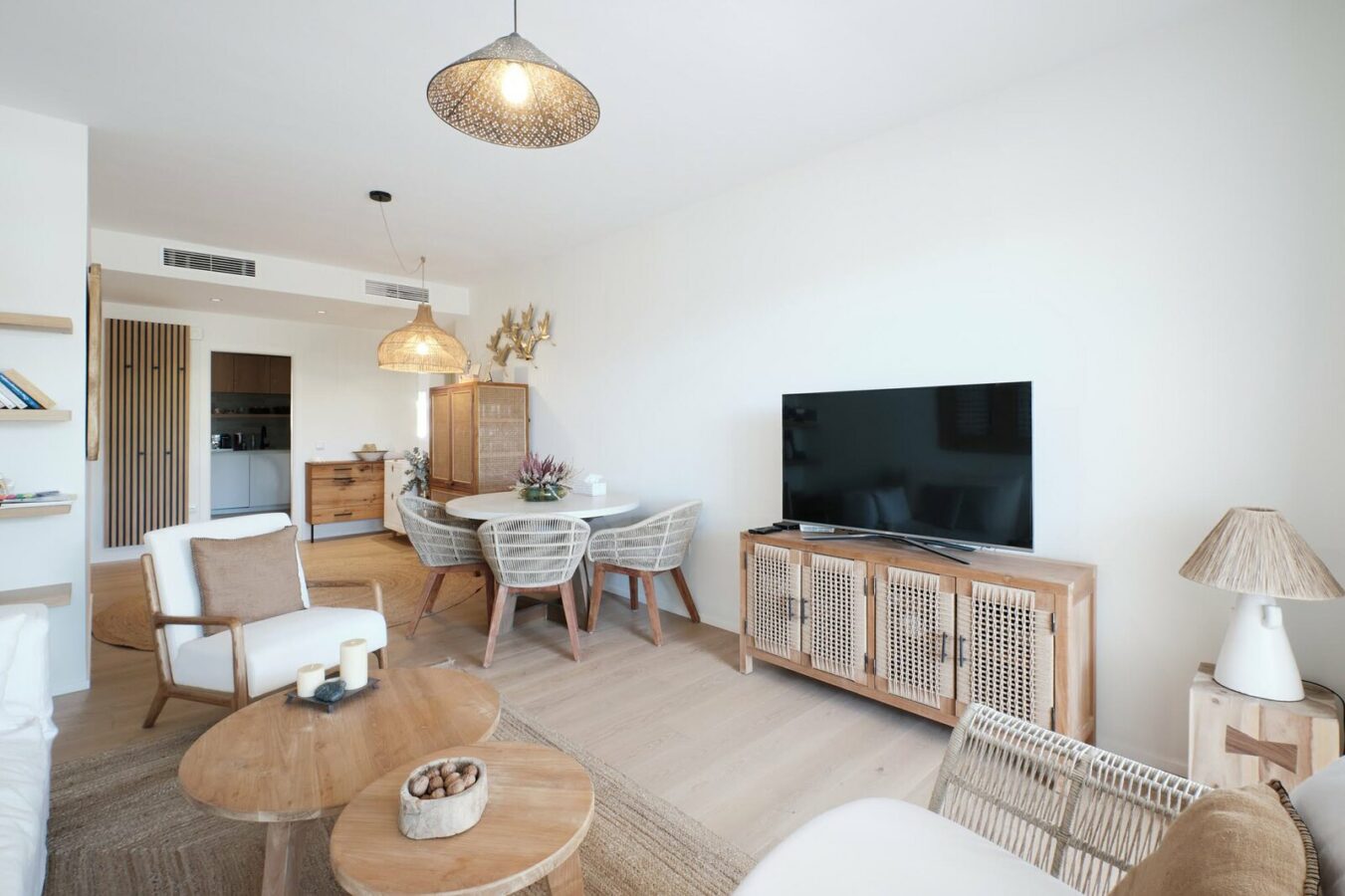 FOR SALE 🏡 South-Facing Ground-Floor Apartment with Garden and Pool Views – Valle del Golf, Nueva Andalucía 🇪🇸