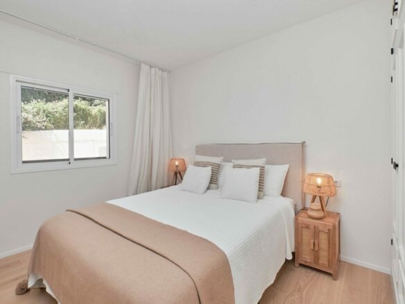 FOR SALE 🏡 South-Facing Ground-Floor Apartment with Garden and Pool Views – Valle del Golf, Nueva Andalucía 🇪🇸