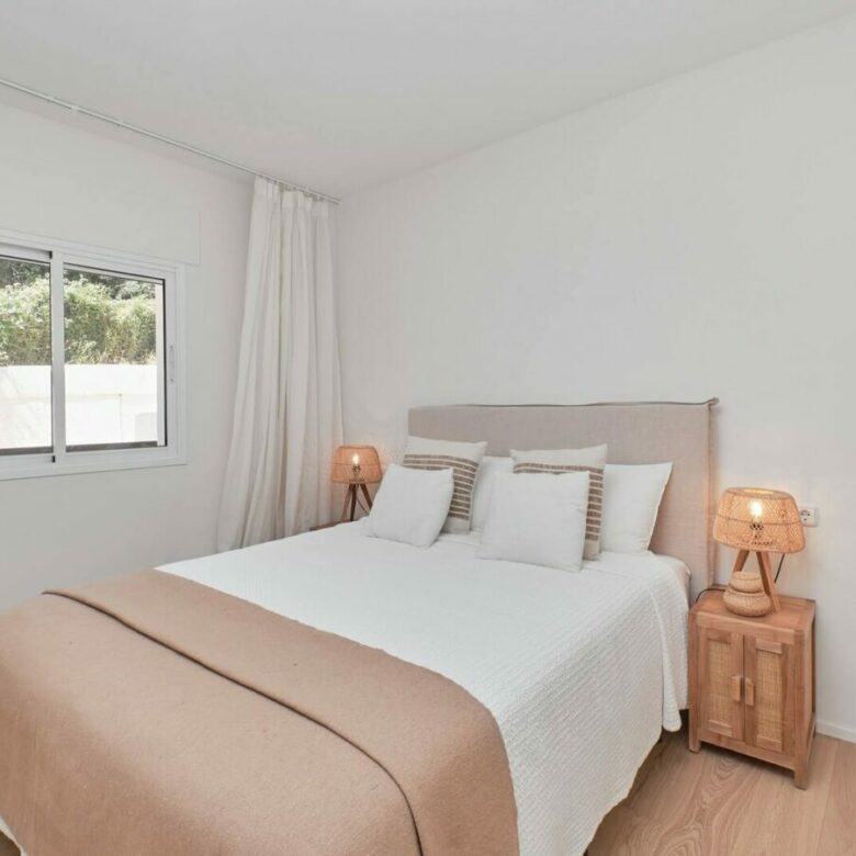 FOR SALE 🏡 South-Facing Ground-Floor Apartment with Garden and Pool Views – Valle del Golf, Nueva Andalucía 🇪🇸