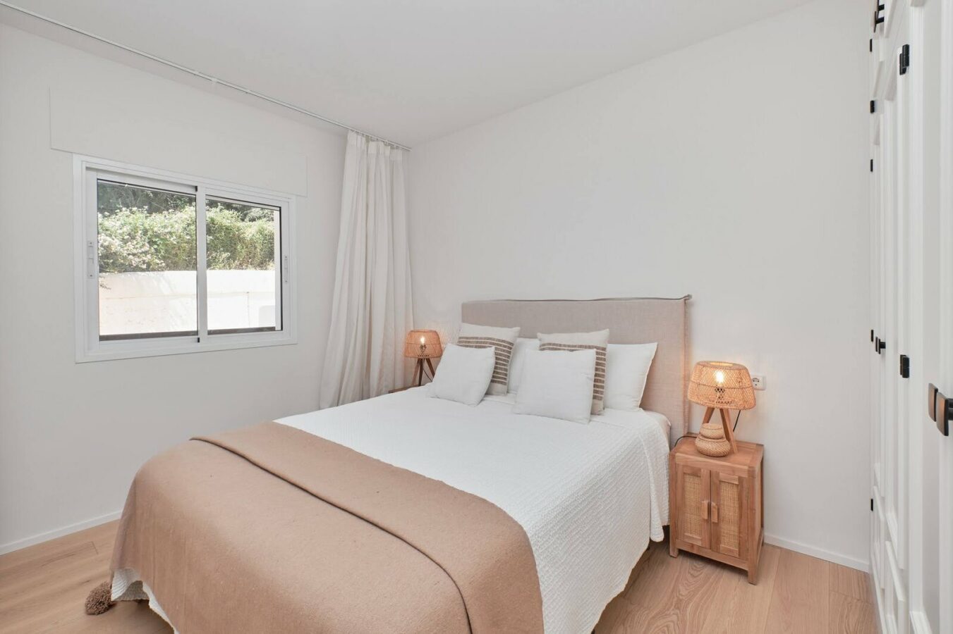 FOR SALE 🏡 South-Facing Ground-Floor Apartment with Garden and Pool Views – Valle del Golf, Nueva Andalucía 🇪🇸