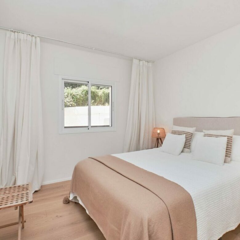 FOR SALE 🏡 South-Facing Ground-Floor Apartment with Garden and Pool Views – Valle del Golf, Nueva Andalucía 🇪🇸