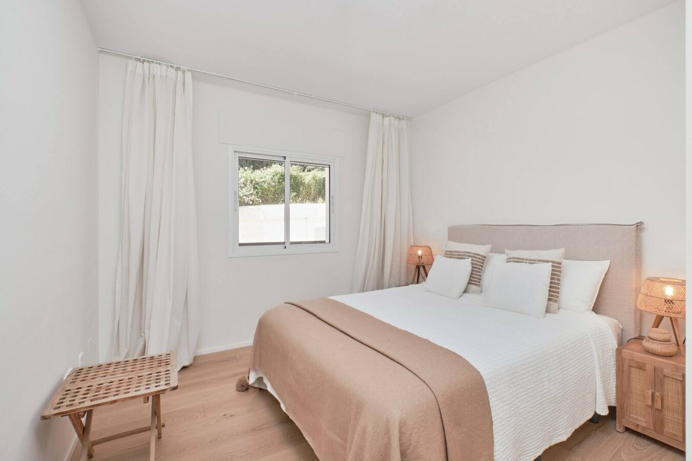 FOR SALE 🏡 South-Facing Ground-Floor Apartment with Garden and Pool Views – Valle del Golf, Nueva Andalucía 🇪🇸