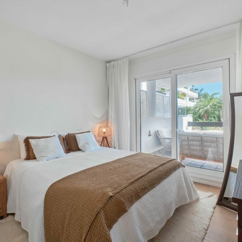FOR SALE 🏡 South-Facing Ground-Floor Apartment with Garden and Pool Views – Valle del Golf, Nueva Andalucía 🇪🇸