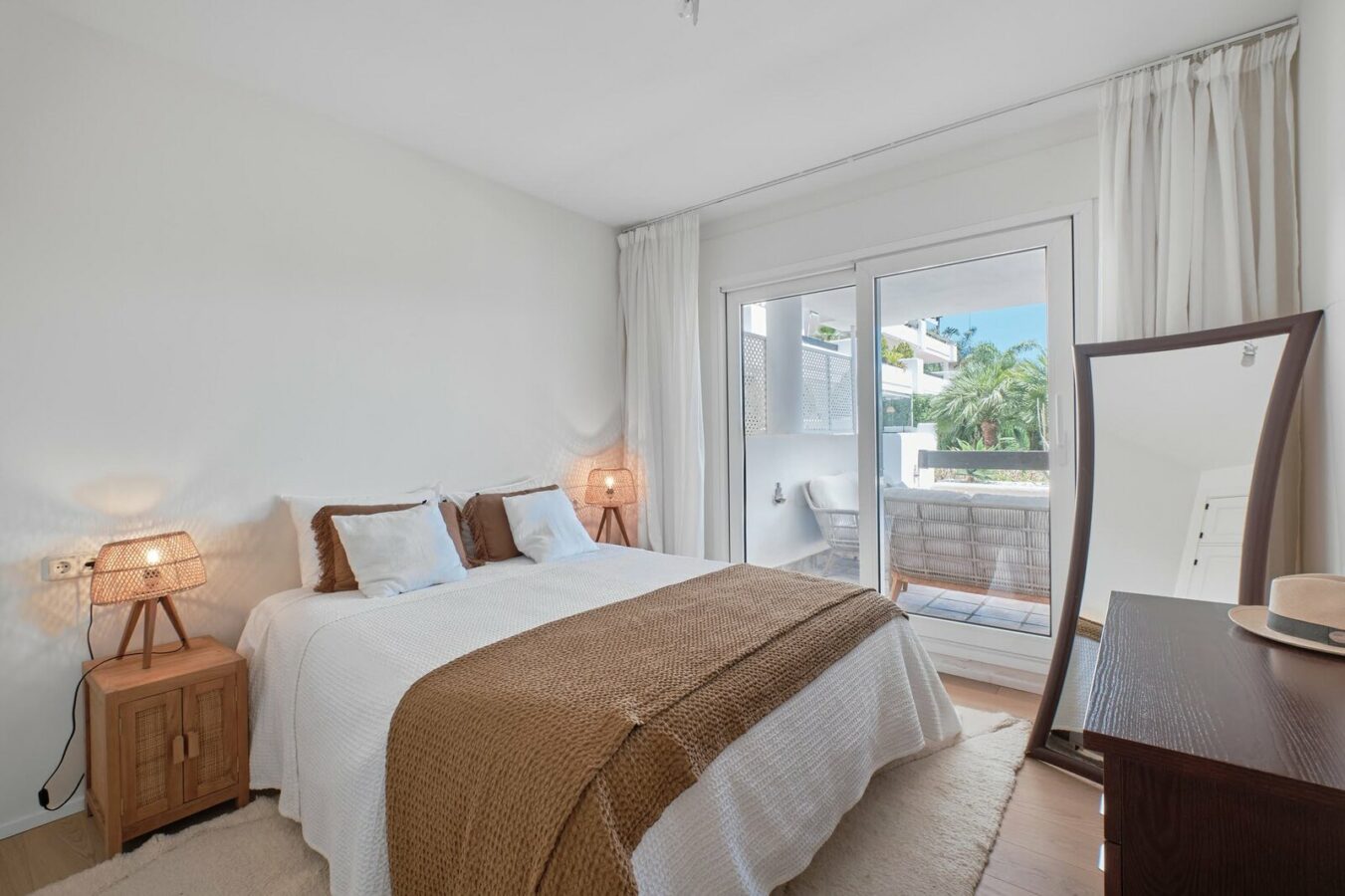 FOR SALE 🏡 South-Facing Ground-Floor Apartment with Garden and Pool Views – Valle del Golf, Nueva Andalucía 🇪🇸