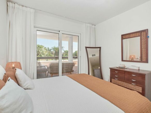 FOR SALE 🏡 South-Facing Ground-Floor Apartment with Garden and Pool Views – Valle del Golf, Nueva Andalucía 🇪🇸
