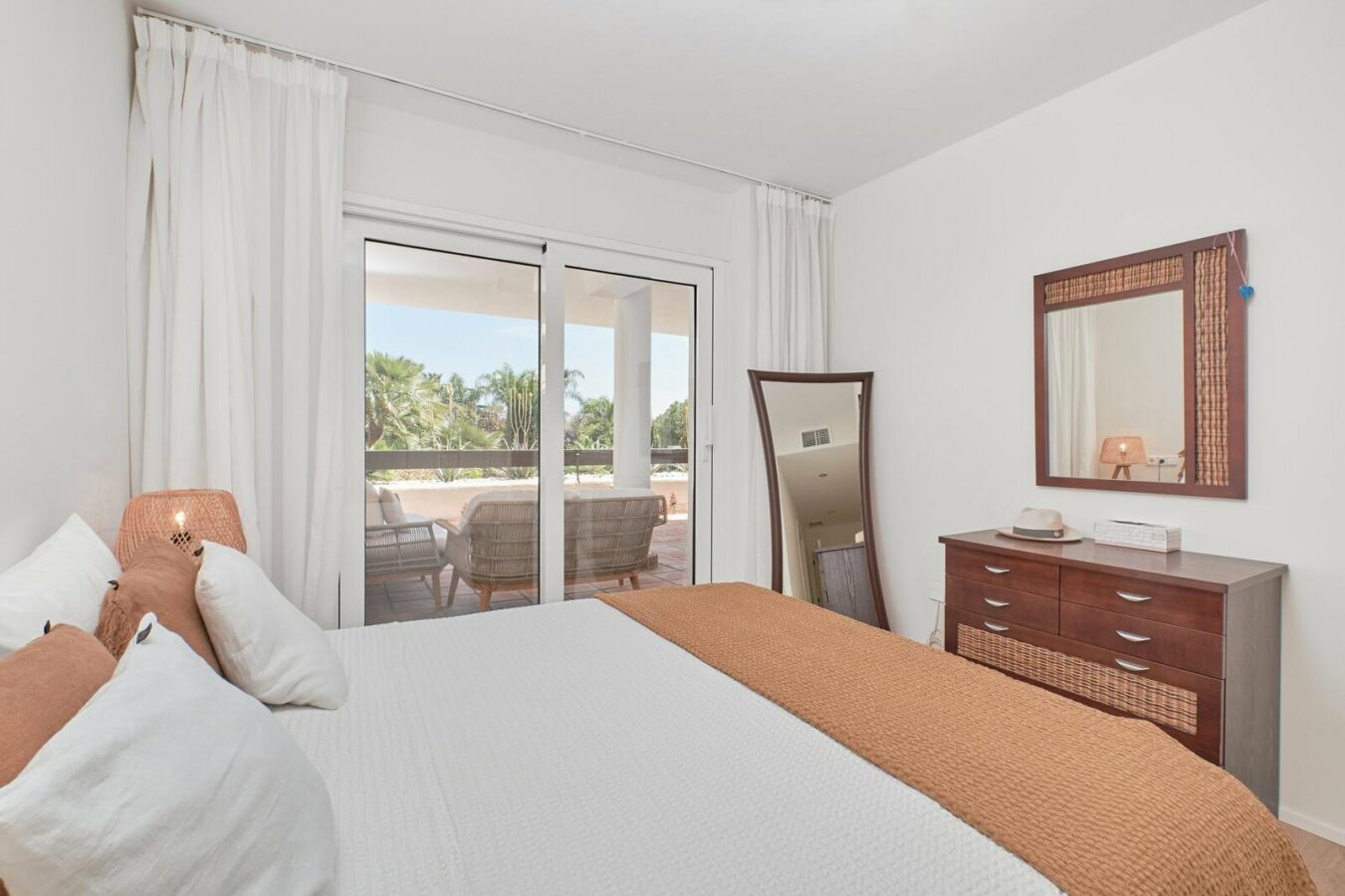 FOR SALE 🏡 South-Facing Ground-Floor Apartment with Garden and Pool Views – Valle del Golf, Nueva Andalucía 🇪🇸