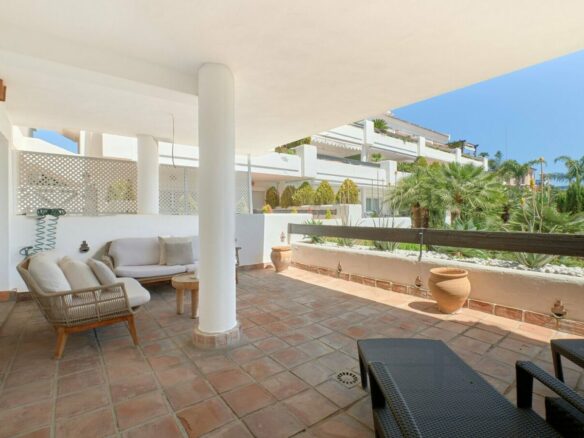 FOR SALE 🏡 South-Facing Ground-Floor Apartment with Garden and Pool Views – Valle del Golf, Nueva Andalucía 🇪🇸