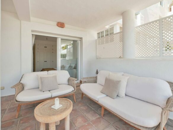 FOR SALE 🏡 South-Facing Ground-Floor Apartment with Garden and Pool Views – Valle del Golf, Nueva Andalucía 🇪🇸