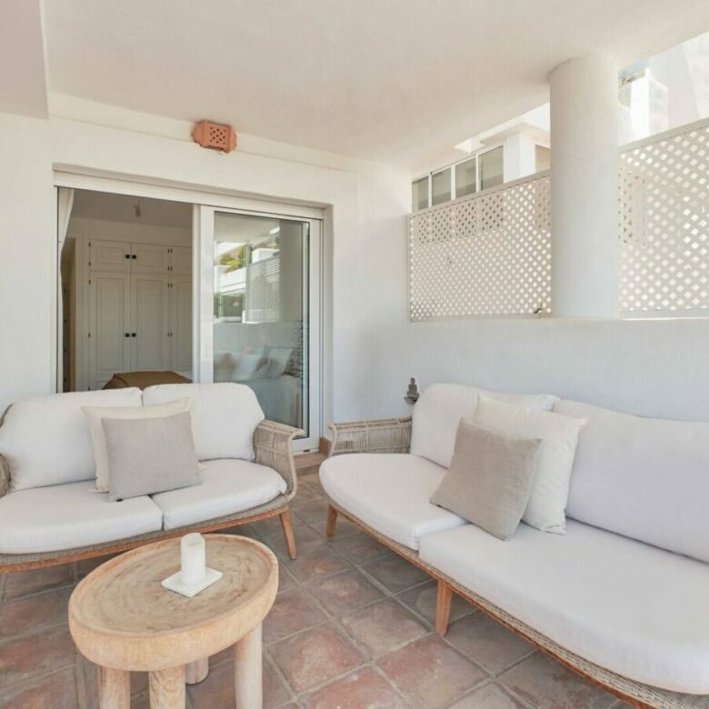 FOR SALE 🏡 South-Facing Ground-Floor Apartment with Garden and Pool Views – Valle del Golf, Nueva Andalucía 🇪🇸