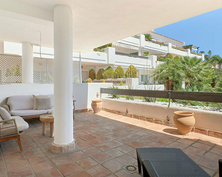 FOR SALE 🏡 South-Facing Ground-Floor Apartment with Garden and Pool Views – Valle del Golf, Nueva Andalucía 🇪🇸