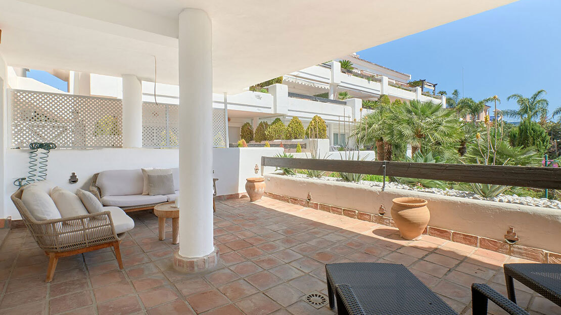 FOR SALE 🏡 South-Facing Ground-Floor Apartment with Garden and Pool Views – Valle del Golf, Nueva Andalucía 🇪🇸