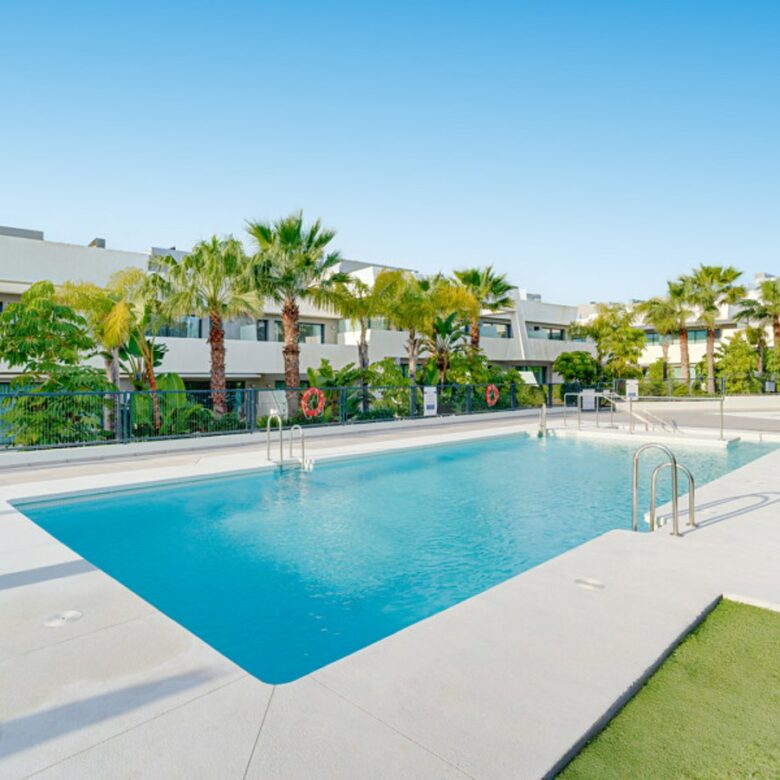 FOR SALE 🏡 Four-Bedroom Townhouse with Private Garden and Plunge Pool Solarium – La Cala de Mijas, Mijas Costa 🇪🇸