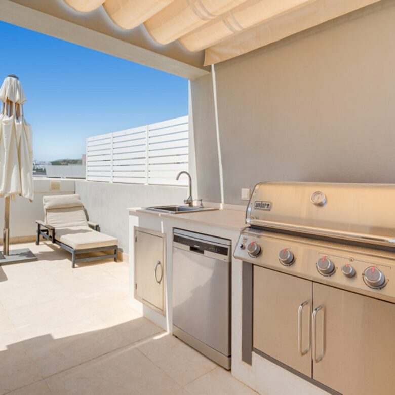 FOR SALE 🏡 Four-Bedroom Townhouse with Tourist Licence and BBQ Solarium – La Cala de Mijas, Mijas Costa 🇪🇸
