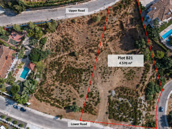 FOR SALE 🏡 Flat 4,570 m² Plot with Panoramic Sea Views in a Gated Estate – Monte Mayor, Benahavís 🇪🇸