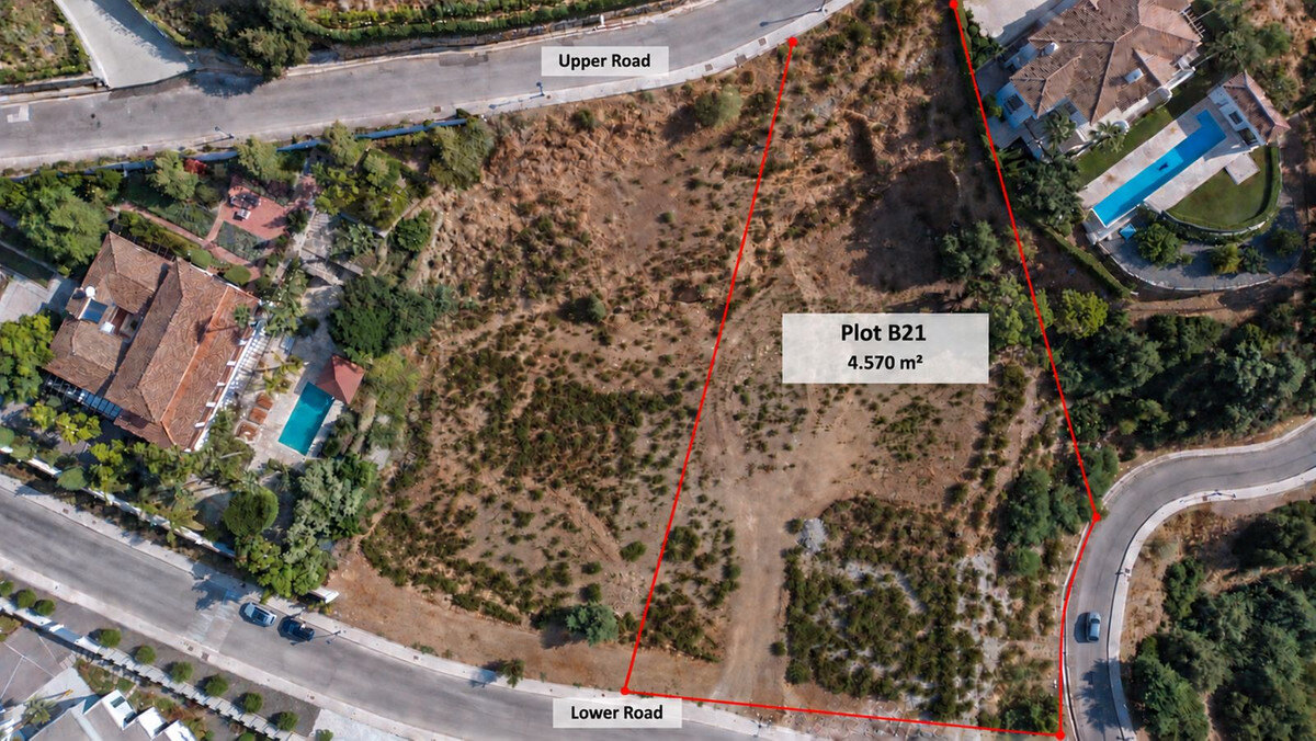 FOR SALE 🏡 Flat 4,570 m² Plot with Panoramic Sea Views in a Gated Estate – Monte Mayor, Benahavís 🇪🇸